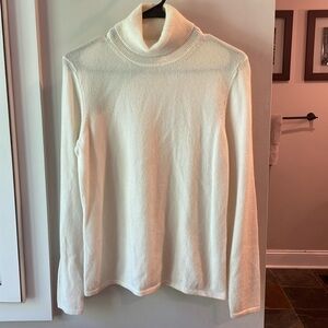 Belford turtle neck sweater. Cream color. Size small